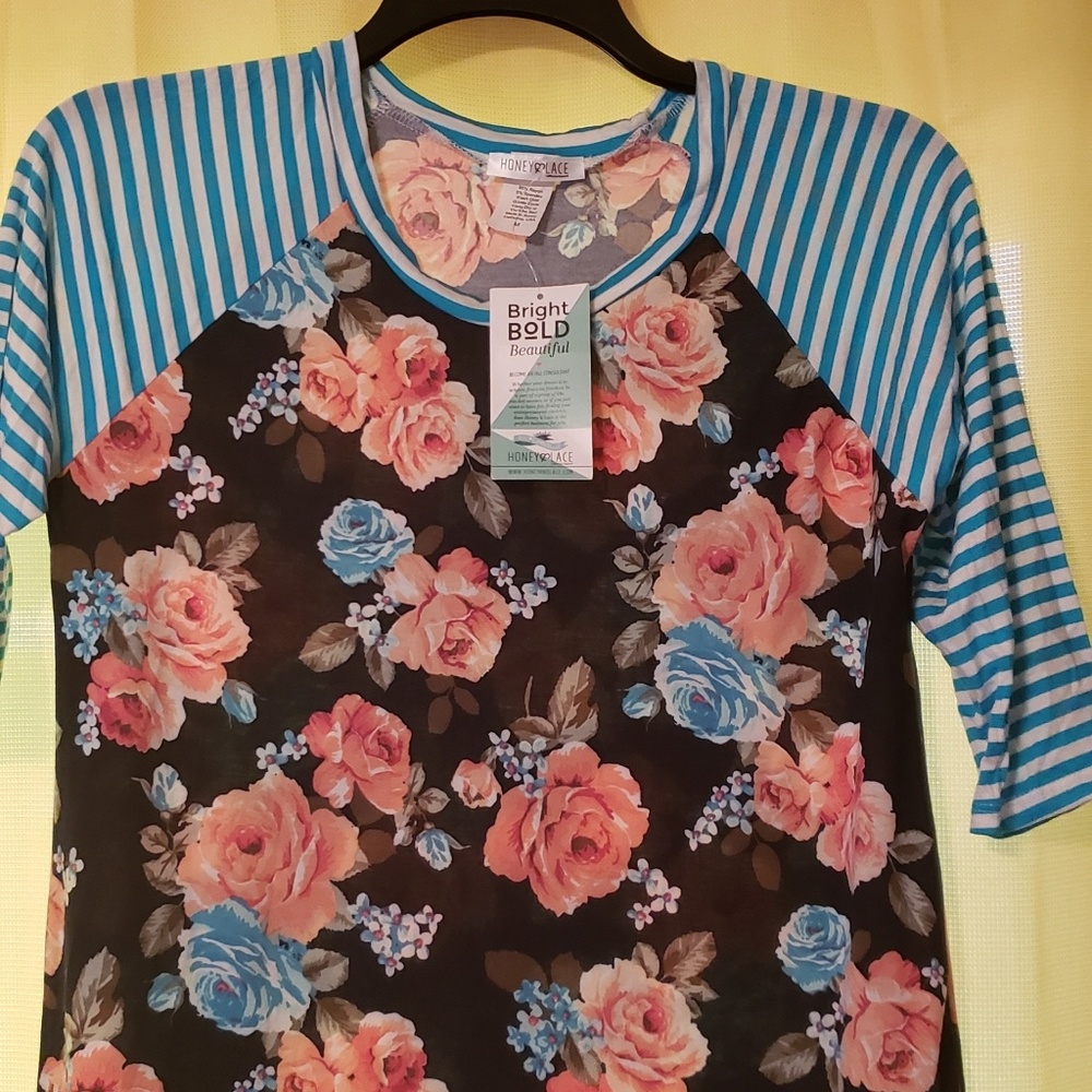 NWT womans 3/4 sleeve top  medium